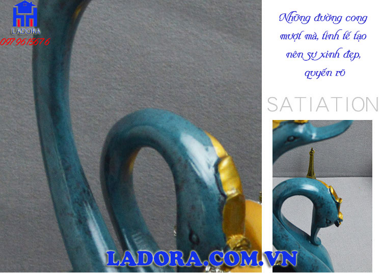 những đường mượt mà và mềm mại trên tác phẩm decor trang trí nội thất kệ rượu thiên nga tại ladora shop