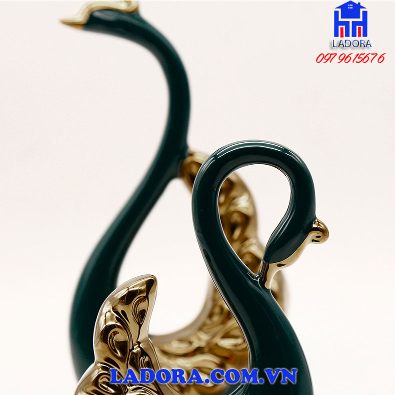 đường nét uốn cong mềm mại trên cặp chim thiên nga trang trí - shop decor ladora