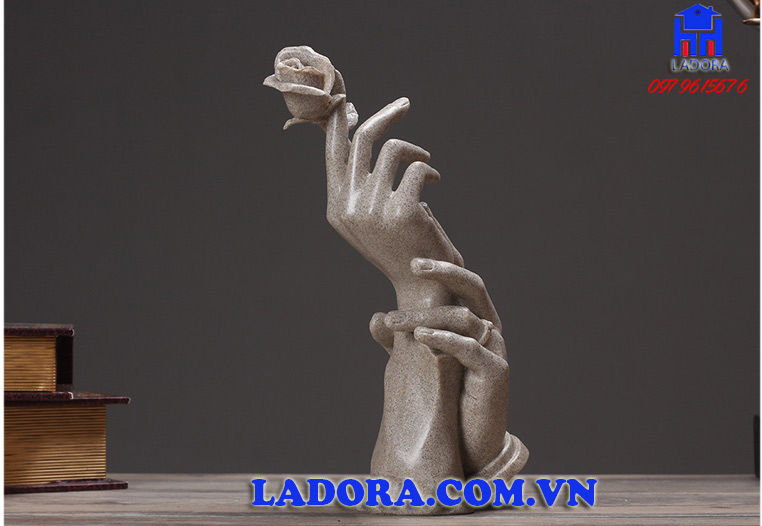 quà mừng cưới ý nghĩa với đôi tay tình nhân tại ladora shop