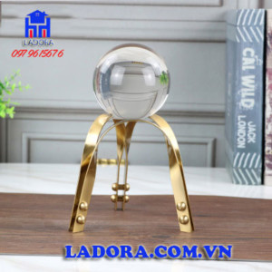 đến ladora để mua quả cầu thủy tinh đẹp