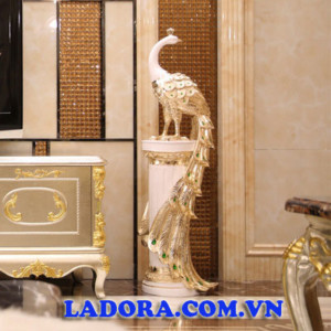 tượng chim khổng tước tại ladora shop