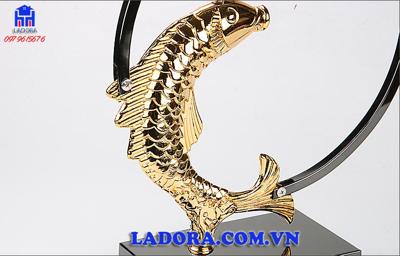 sự tích cá chép vượt long môn qua chiếc giá treo ly tại ladora
