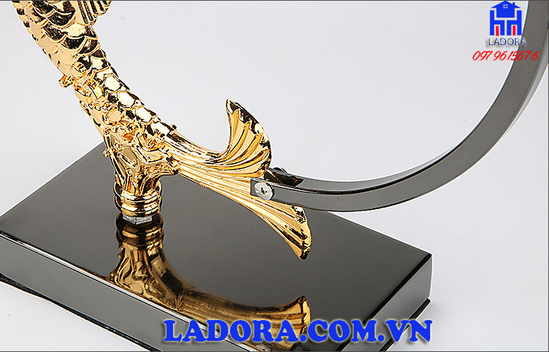 hình ảnh chi tiết trên chiếc giá treo ly tại ladora shop