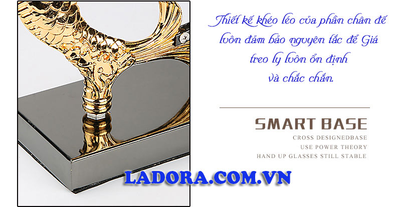 thiết kế khoa học với chân đế ổn định và vững chắc khi treo ly rượu vang