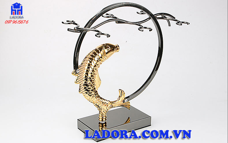 giá treo ly rượu vang cá chép và ý nghĩa trong phong thủy