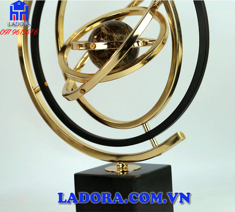 quả cầu đá trang trí bàn làm việc tại ladora được làm từ hợp kim cao cấp kết hợp đá cẩm thạch