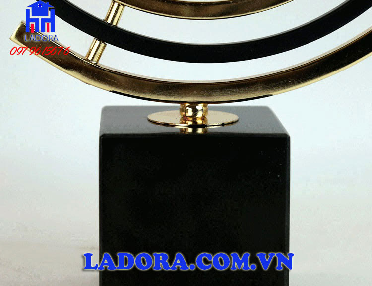 quả cầu đá trang trí bàn làm việc tại ladora được làm từ hợp kim cao cấp kết hợp đá cẩm thạch