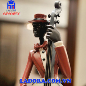 tượng người chơi nhạc cụ tại ladora shop