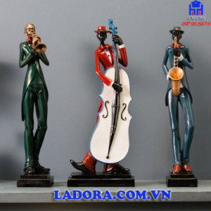 tượng người chơi nhạc cụ tại ladora shop