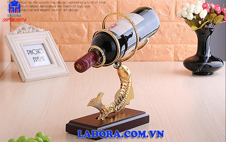 Giá để rượu vang cá chép với ý nghĩa mang lại sinh khí và sức khỏe dồi dào