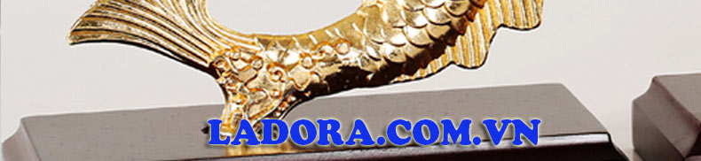 hình ảnh chi tiết chiếc giá rượu cá chép tại ladora