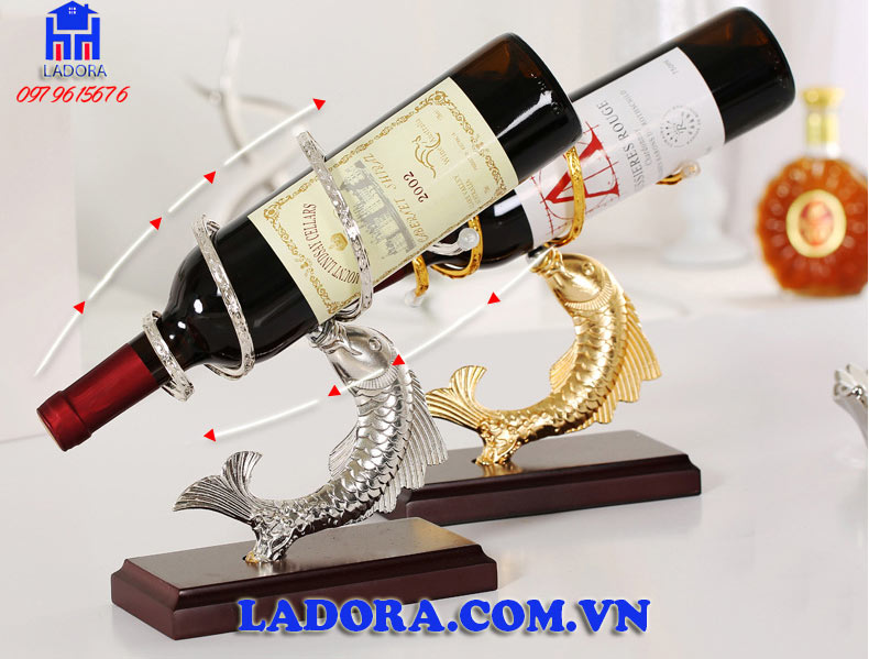 Giá treo ly rượu vang cá chép với ý nghĩa mang lại sự thịnh vượng, sung túc và an lành