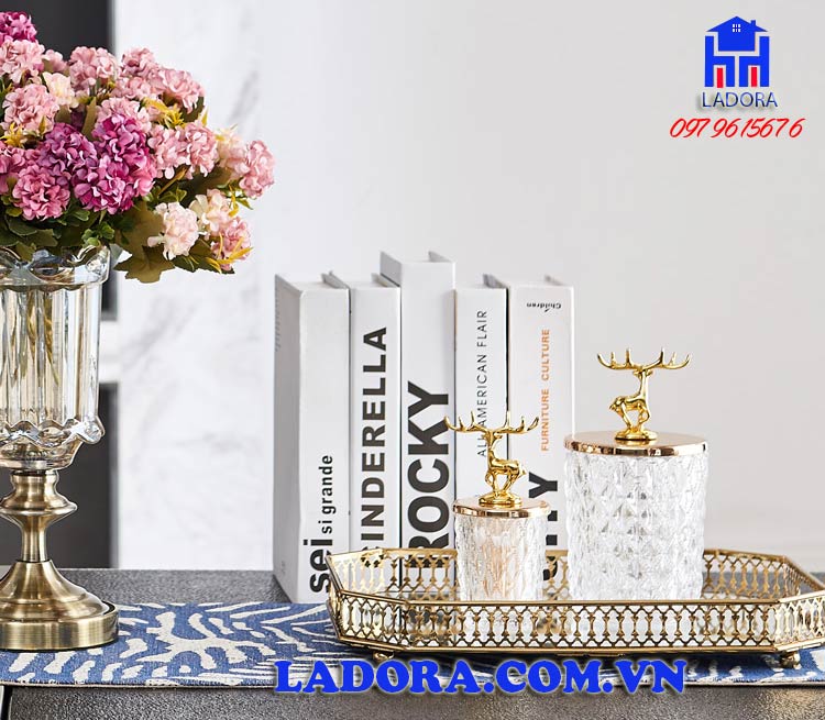 liên hệ với shop ladora để được tư vấn tận tâm về hộp đựng thủy tinh