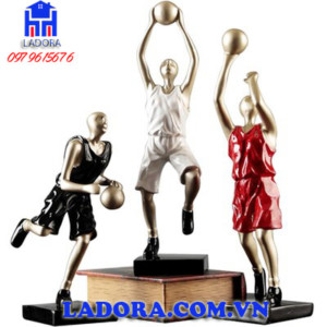 bộ tượng trang trí người chơi bóng rổ tại ladora shop