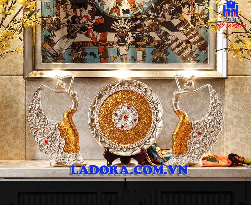 bộ tượng decor trang trí được trang trí trong phòng khách phòng ngủ