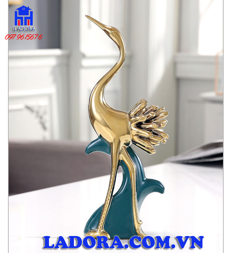 chim hồng hạc có mặt rất nhiều trong các tác phẩm decor, tranh vẽ, điêu khắc