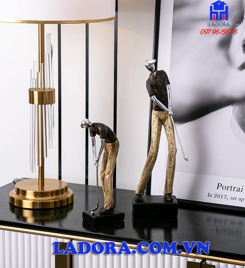 bộ tượng người chơi golf miêu tả những cú đánh golf giống như những quyết định chính xác của các nhà lãnh đạo trên thương trường