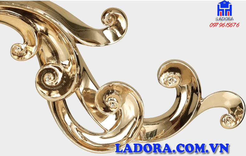 đường nét tinh tế và khéo léo trên tượng chim phượng hoàng