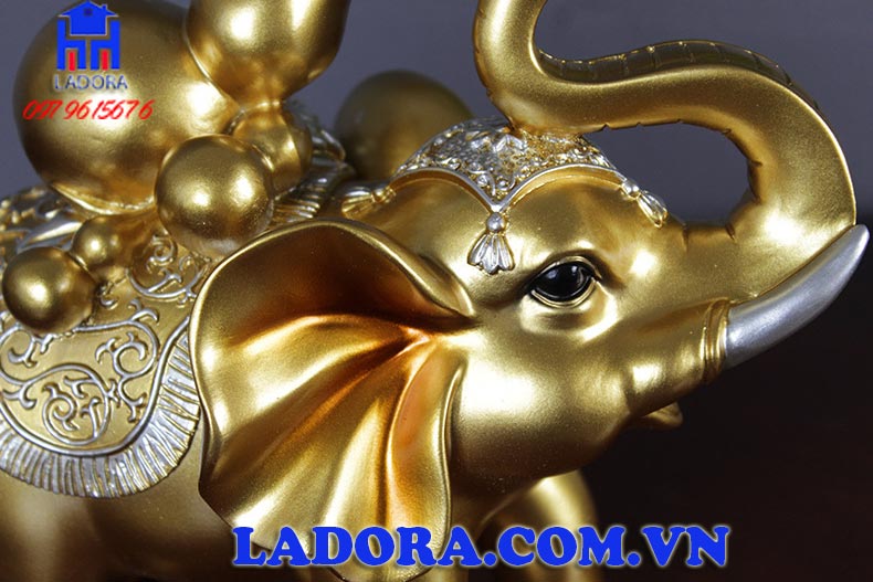 kích thước, màu sắc chất liệu của tượng gia đình voi tại ladora shop