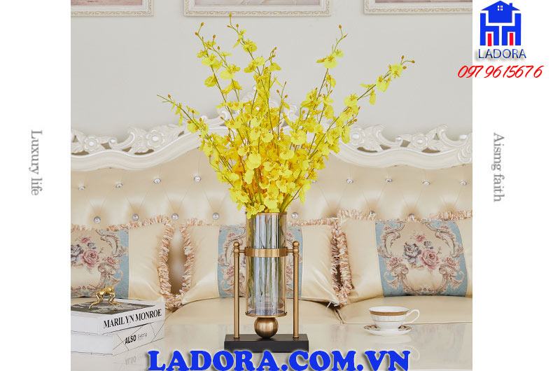 bộ lọa hoa thủy tinh là một tác phẩm nghệ thuật xuất sắc