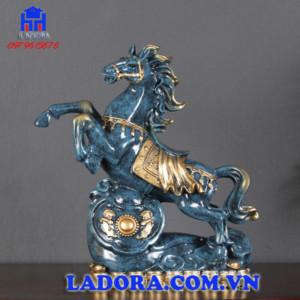 tượng ngựa trang trí tại shop bán đồ trang trí nội thất nhà đẹp ladora