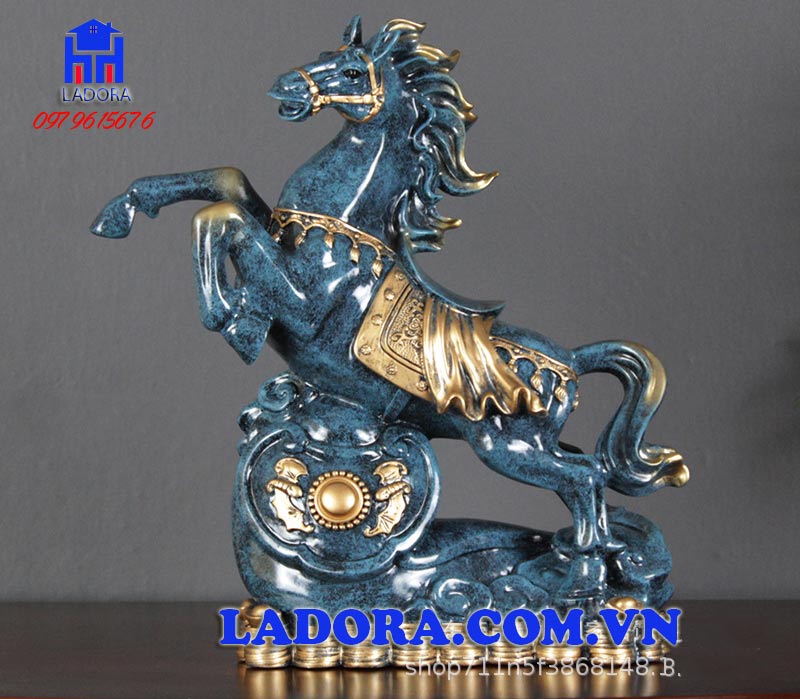 ngựa phong thủy với núi tiền tài nhằm đem lại tài lộc cho gia chủ