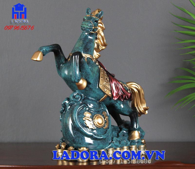 tượng ngựa tài lộc được bày trí trong công ty và văn phòng làm việc