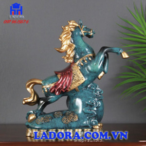 tượng ngựa trang trí tại shop bán đồ trang trí nội thất nhà đẹp ladora