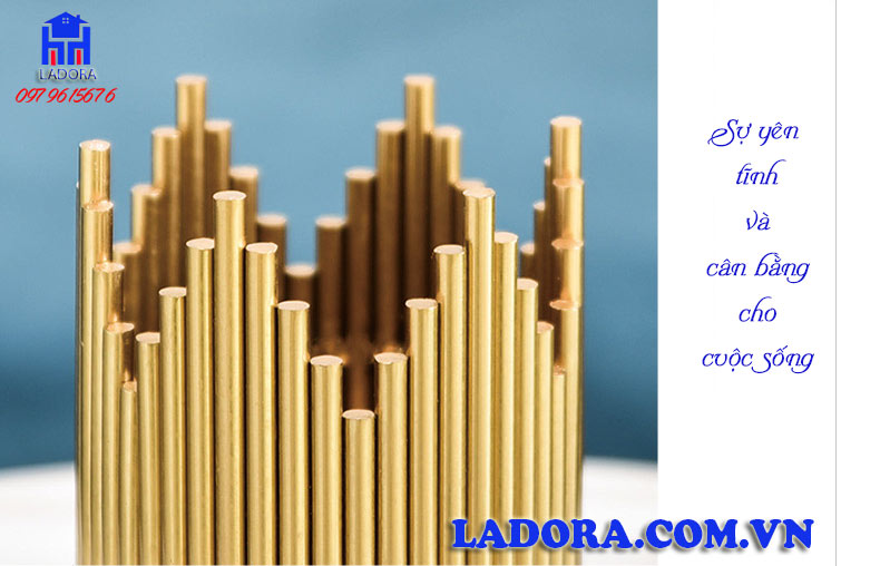 giá đỡ đươc làm từ hợp kim cao cấp mạ vàng