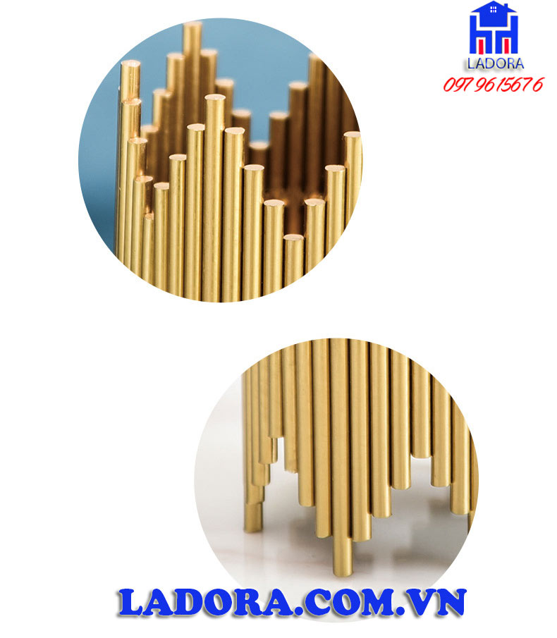 quả cầu thủy tinh phong thủy được trang trí trên bàn làm việc hoặc kệ tủ