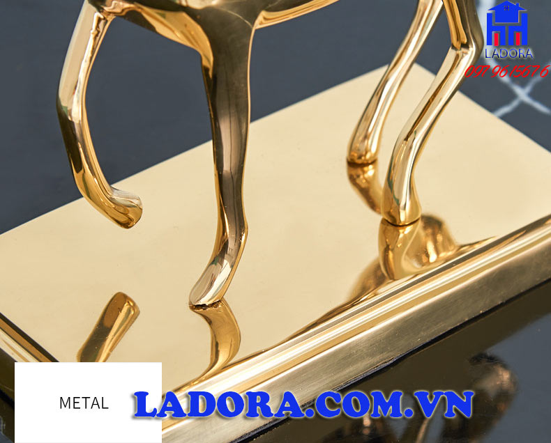 tượng ngựa được đúc bằng đồng tinh xảo tại ladora