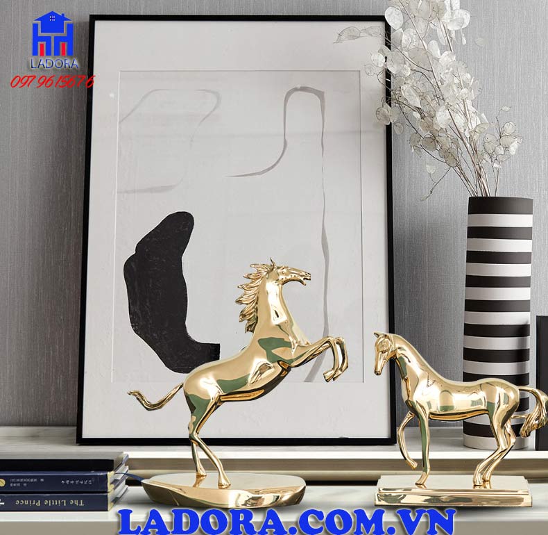 tượng ngựa bằng đồng biểu trưng cho may mắn và thành công tại ladora shop