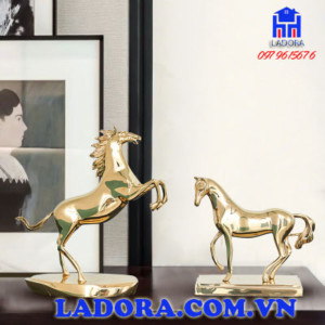 tượng con ngựa trang trí phòng khách hay bàn làm việc