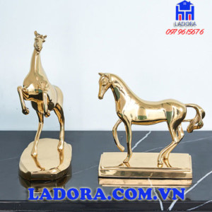 tượng con ngựa trang trí phòng khách hay bàn làm việc