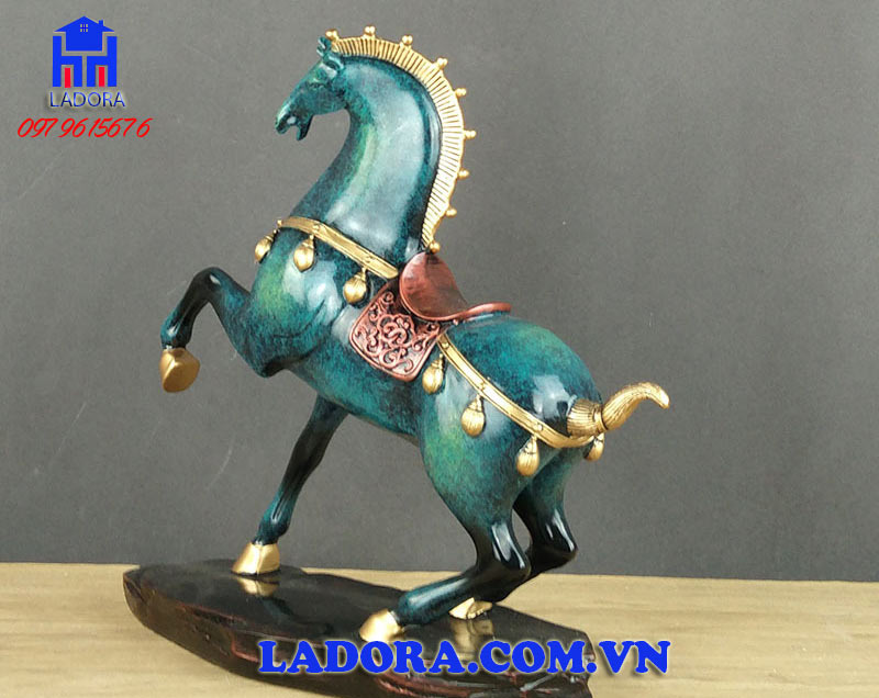 Tượng ngựa phong thủy giúp mã đáo thành công trong công việc và không thể thiếu cho các doanh nhân