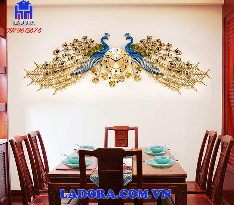 đồng hồ con chim công tại ladora là một sự sáng tạo độc đáo của người nghệ nhân