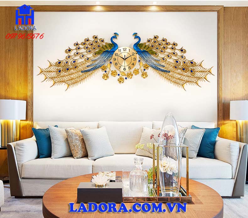 đồng hồ con chim công là biểu tượng của xinh đẹp, may mắn, giàu có và thịnh vượng