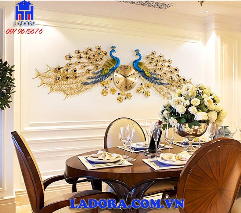 lông chim công điều hòa âm dương và hóa giải các khí xấu trong nhà