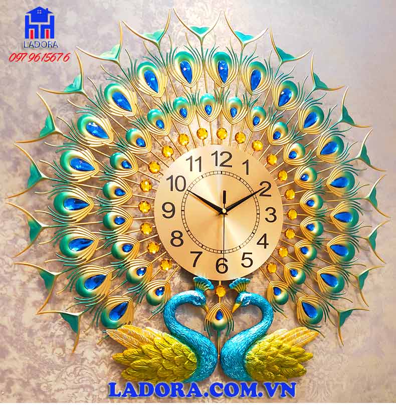đồng hồ chim công với bộ lông công lộng lẫy và đẹp mắt