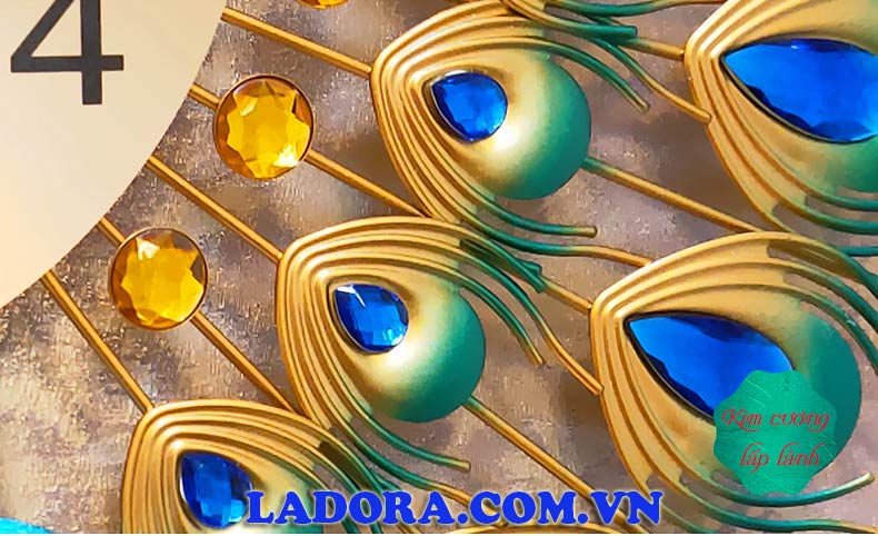 chi tiết lông công tinh xảo và đẹp đẽ 