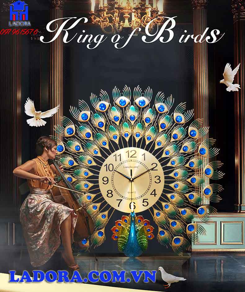 Mời bạn cùng Ladora xem và thưởng lãm chiếc đồng hồ treo tường con chim công xinh đẹp