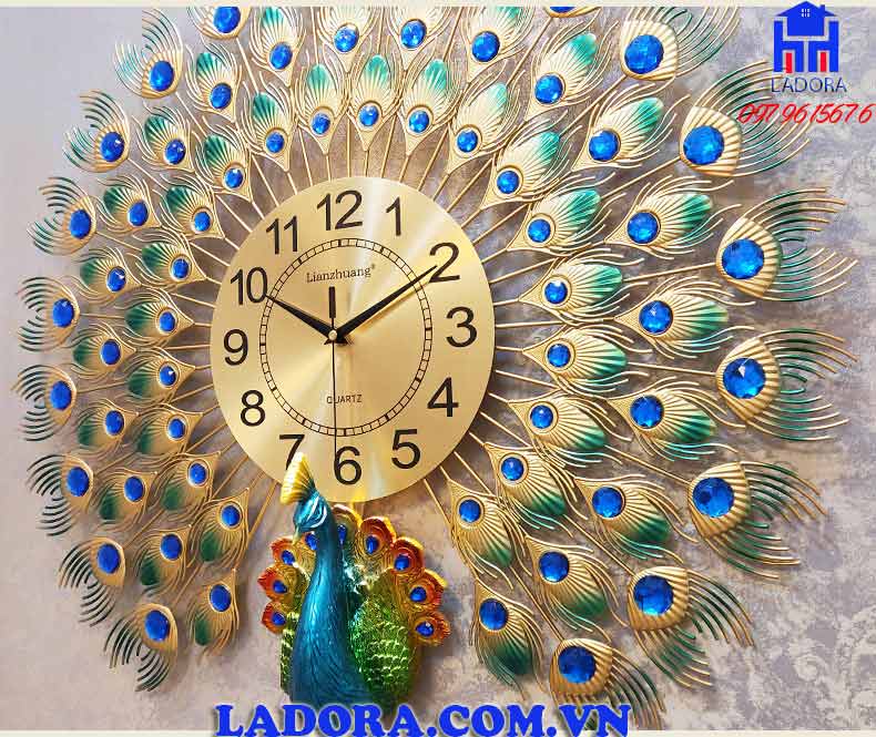 những ý nghĩa tốt đẹp của decor đồng hồ treo tường con chim công