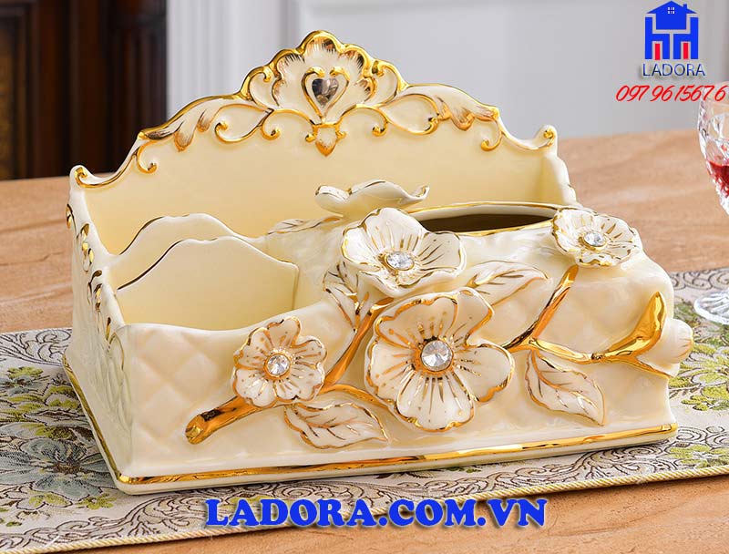 hình ảnh chi tiết của hộp đựng giấy ăn cao cấp 