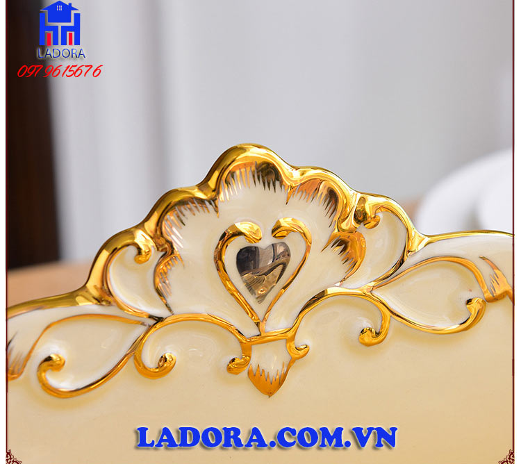 các đường nét trên hộp đựng giấy được vẽ vàng cao cấp