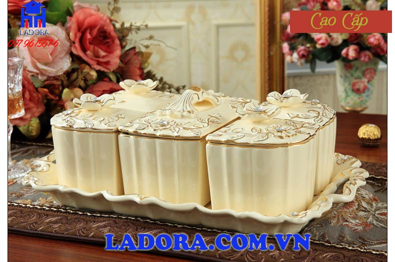 khay mứt BA025 khác với bộ khay mứt khác trong bộ sản phẩm của Ladora