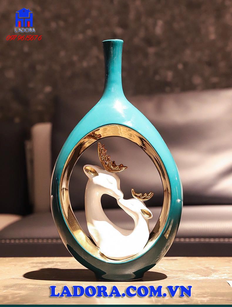 tại sao lại chọn hình ảnh gia đình hươu trên bộ lọ hoa trang trí