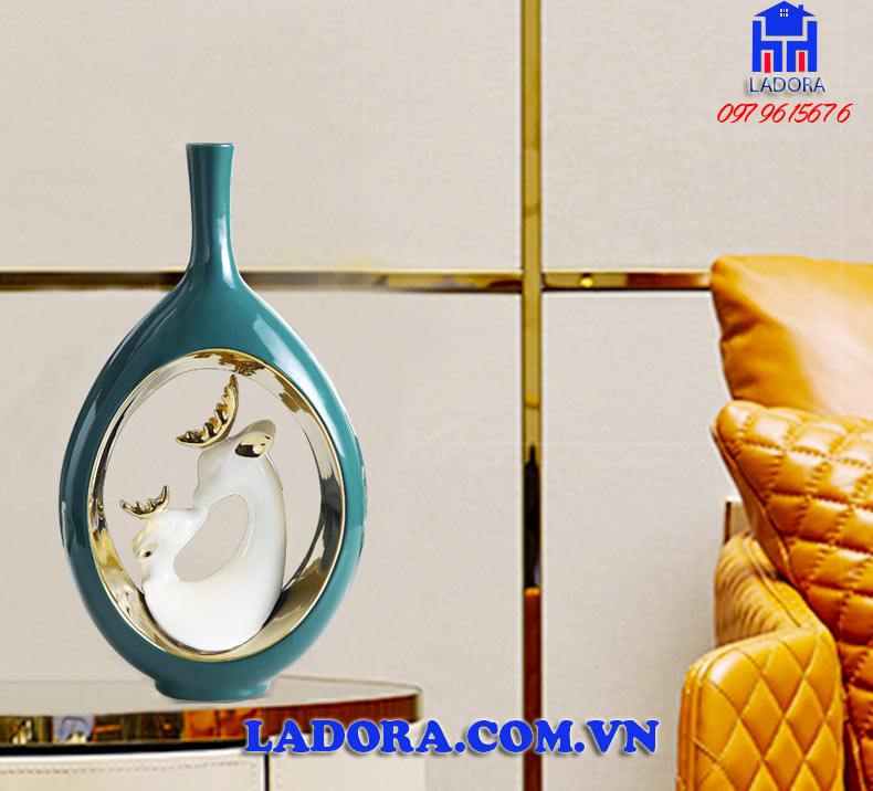 cặp lọ hoa trang trí với hình ảnh gia đình hươu đầy ý nghĩa