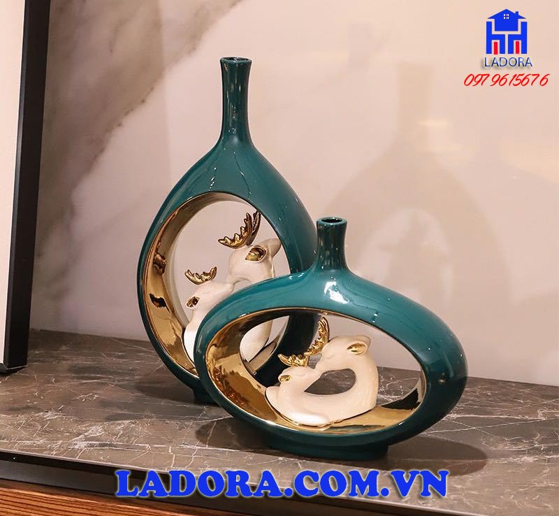 cặp lọ hoa trang trí trong phòng khách hay phòng ngủ rất nổi bật và ấn tượng