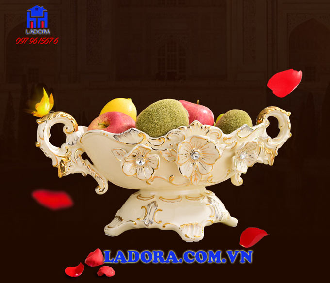 đĩa trái cây với hoa văn hết sức tinh tế sang trọng