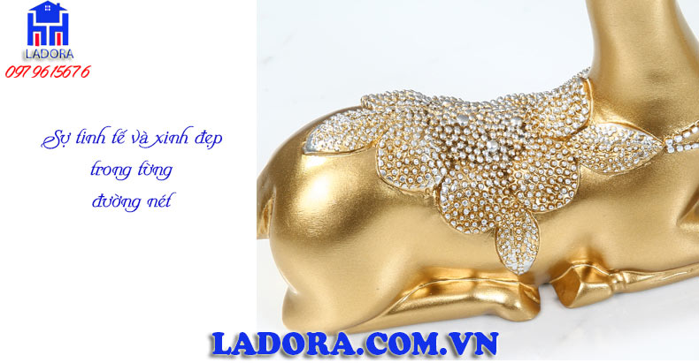 nét đẹp tinh xảo trên tượng hươu trang trí tại ladora shop
